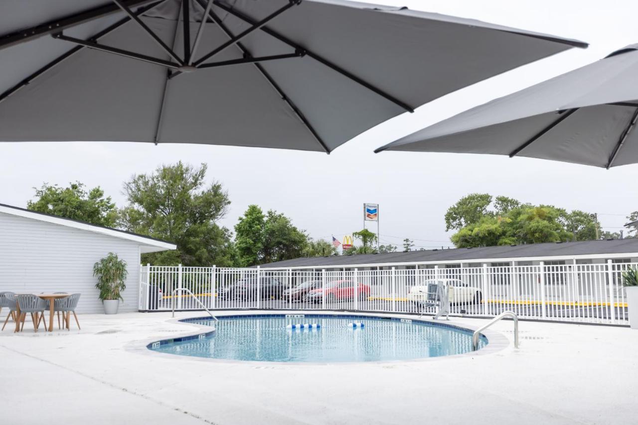 Golden Isles Inn & Suites Brunswick Zewnętrze zdjęcie