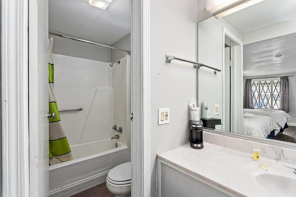 Golden Isles Inn & Suites Brunswick Zewnętrze zdjęcie